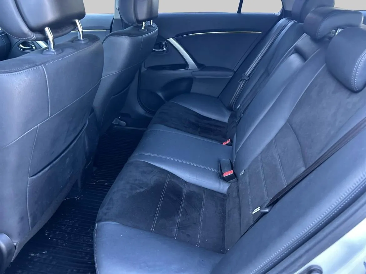 Toyota Avensis bild 8