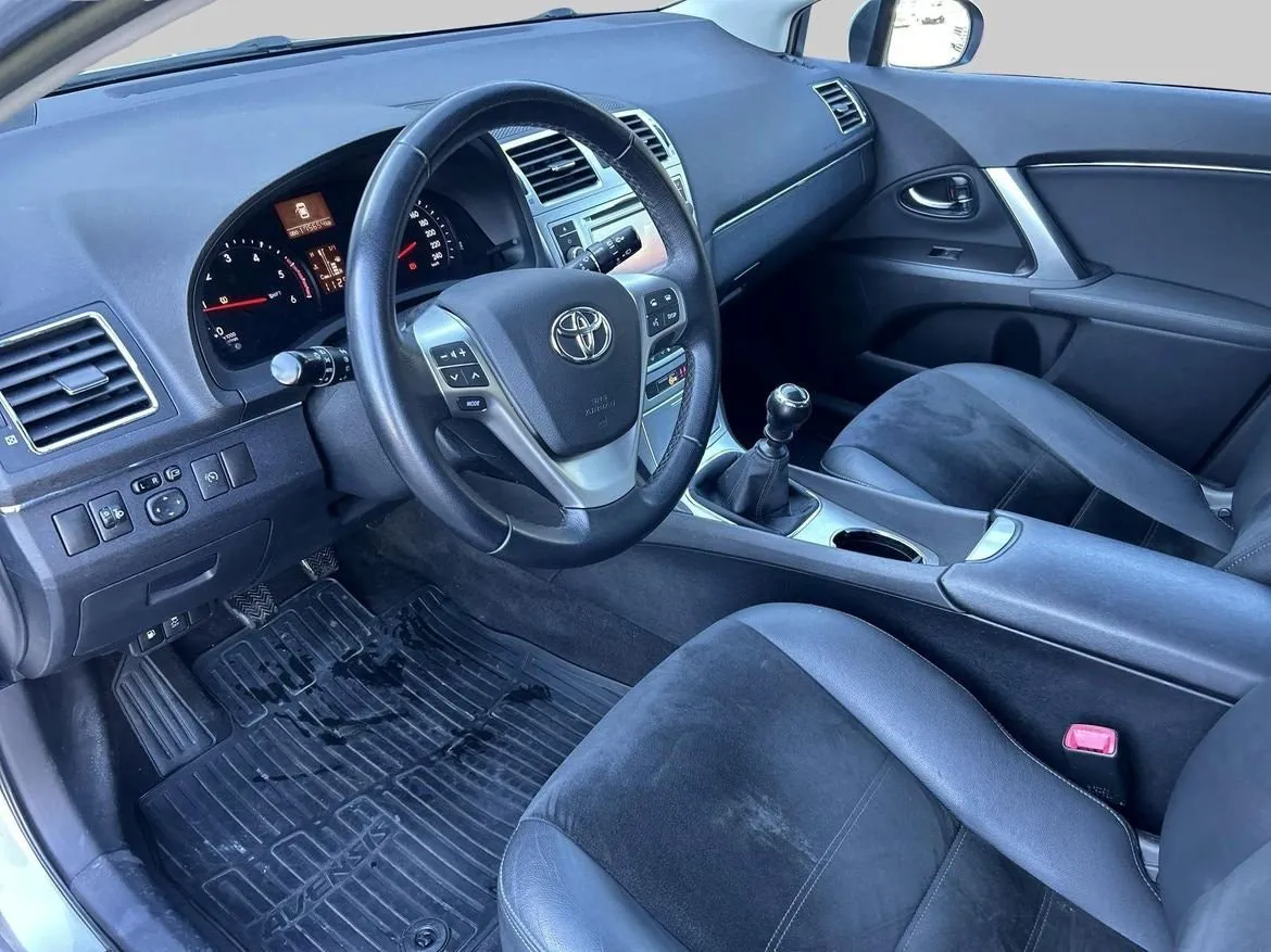 Toyota Avensis bild 11