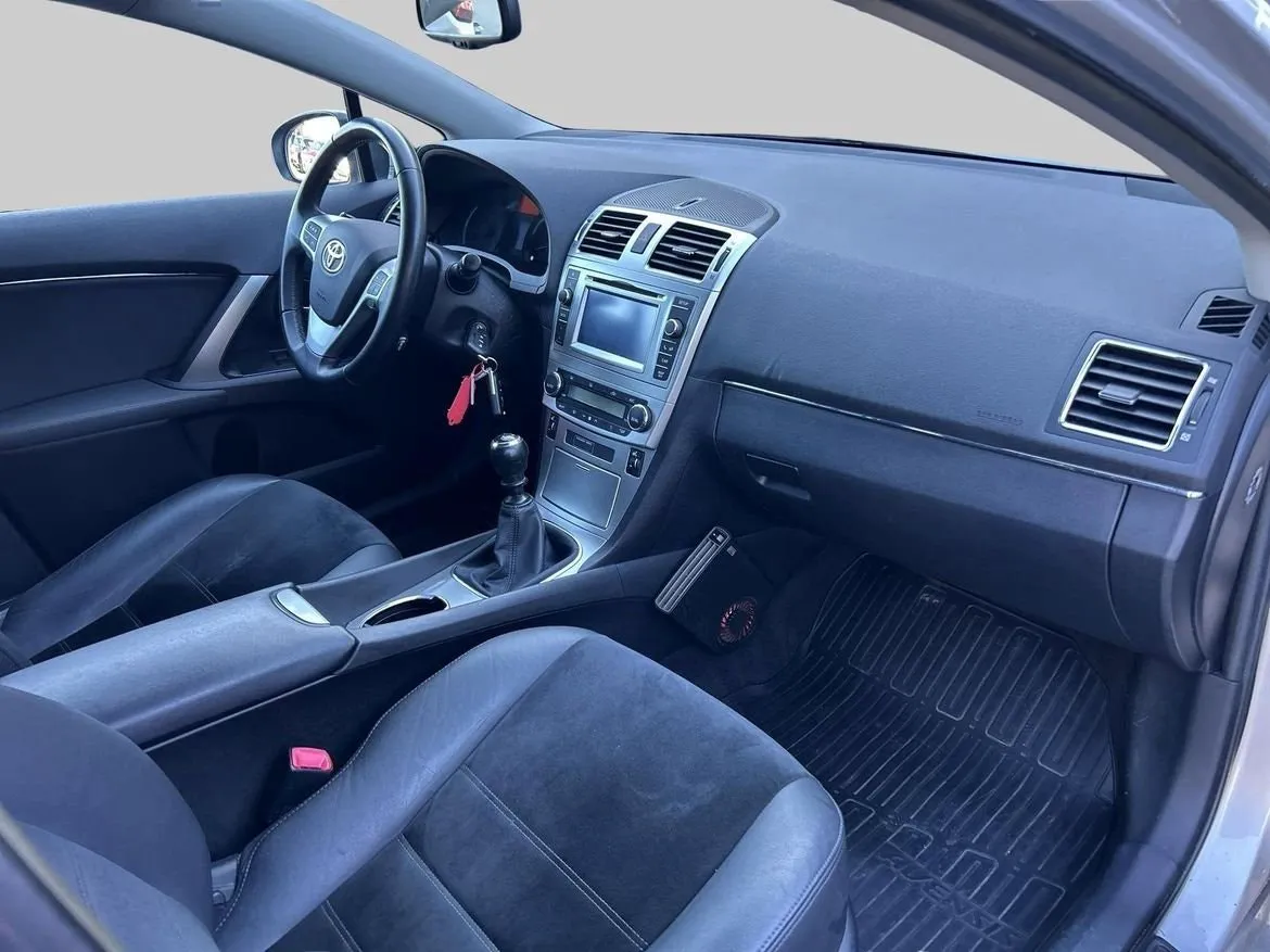Toyota Avensis bild 7