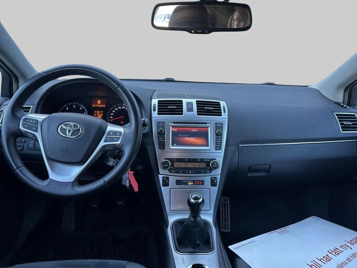 Toyota Avensis bild 9