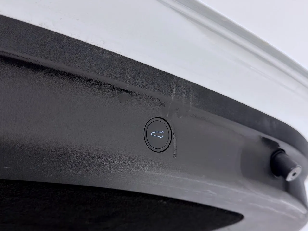 Tesla Model Y bild 18