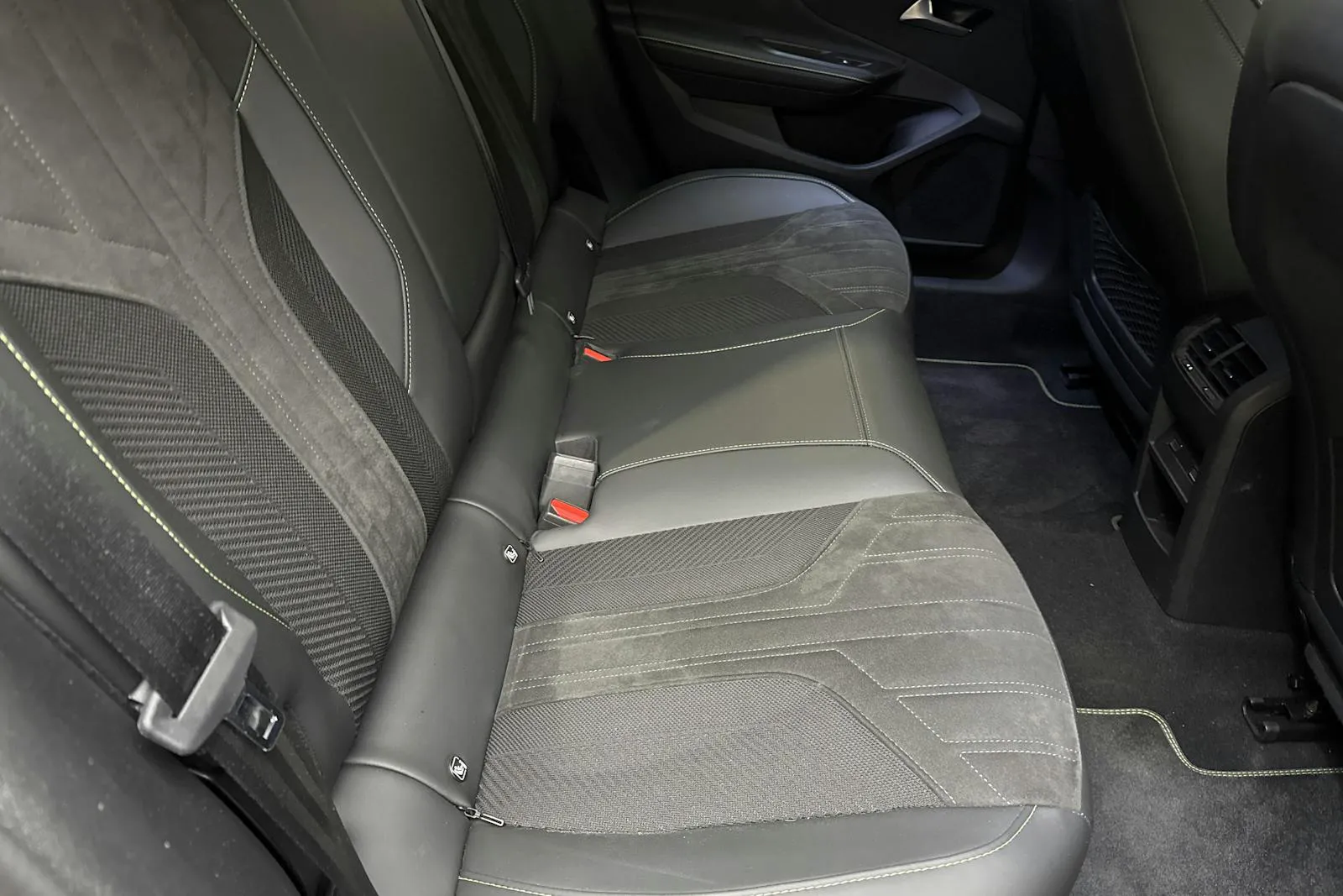 Peugeot 408 bild 8