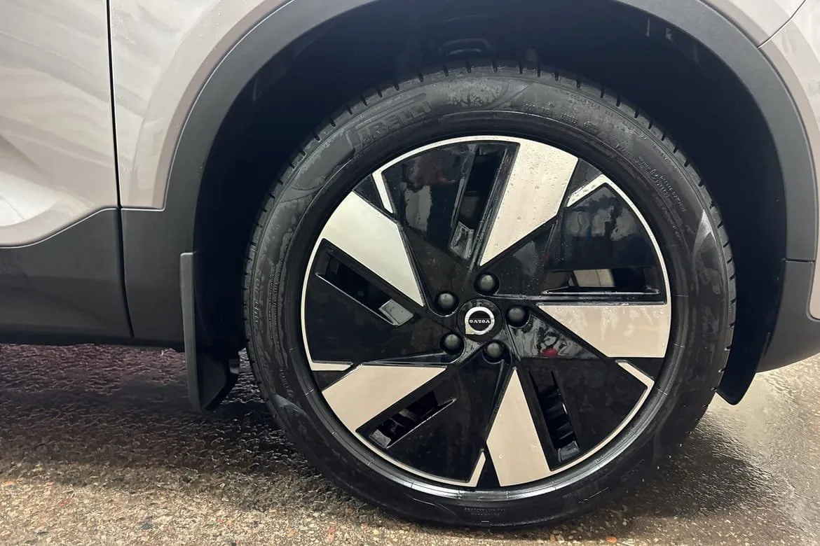 Volvo EX40 bild 17