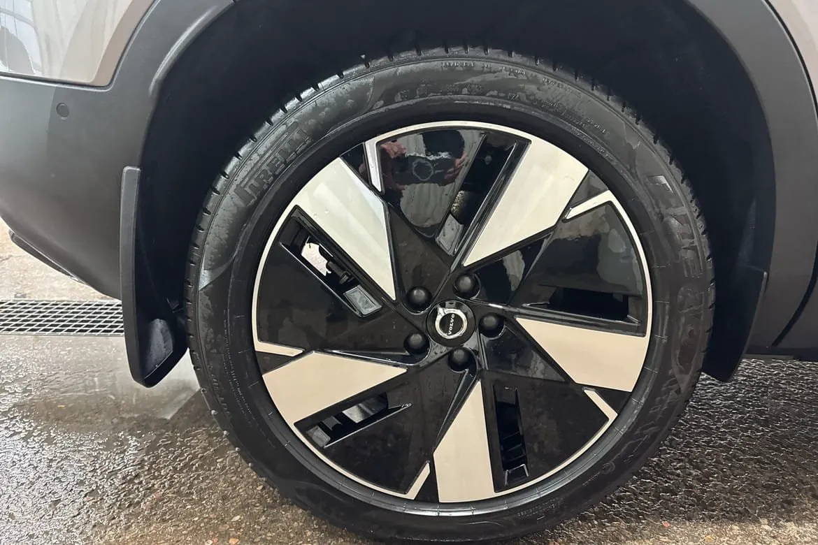 Volvo EX40 bild 16