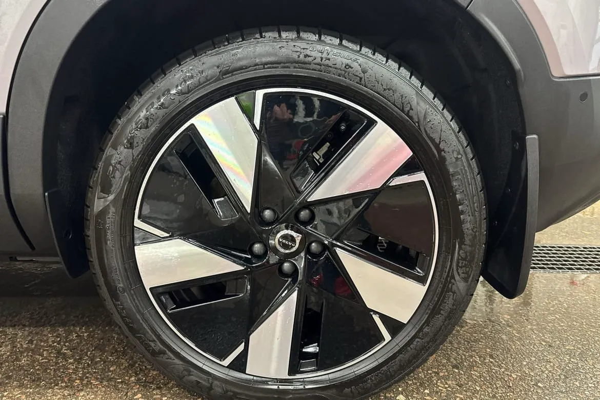 Volvo EX40 bild 15