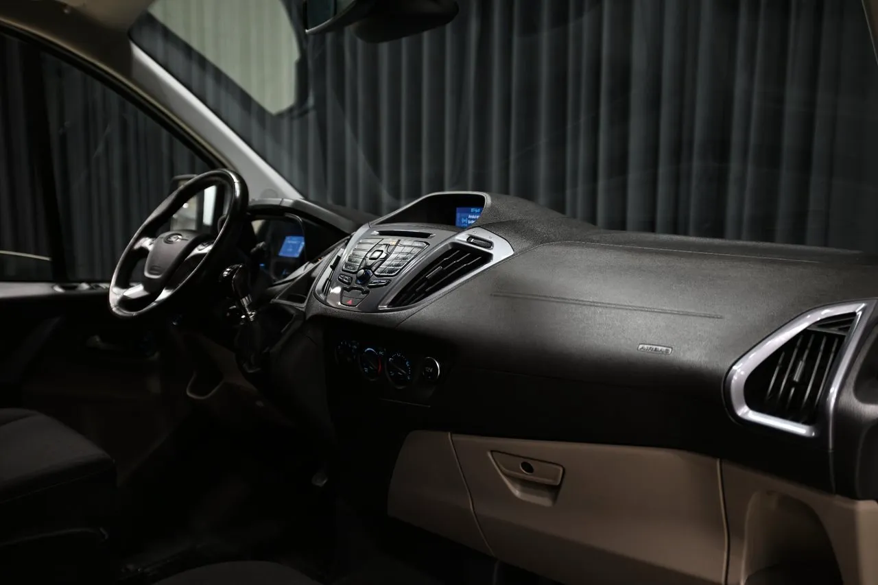 Ford Tourneo Custom bild 23