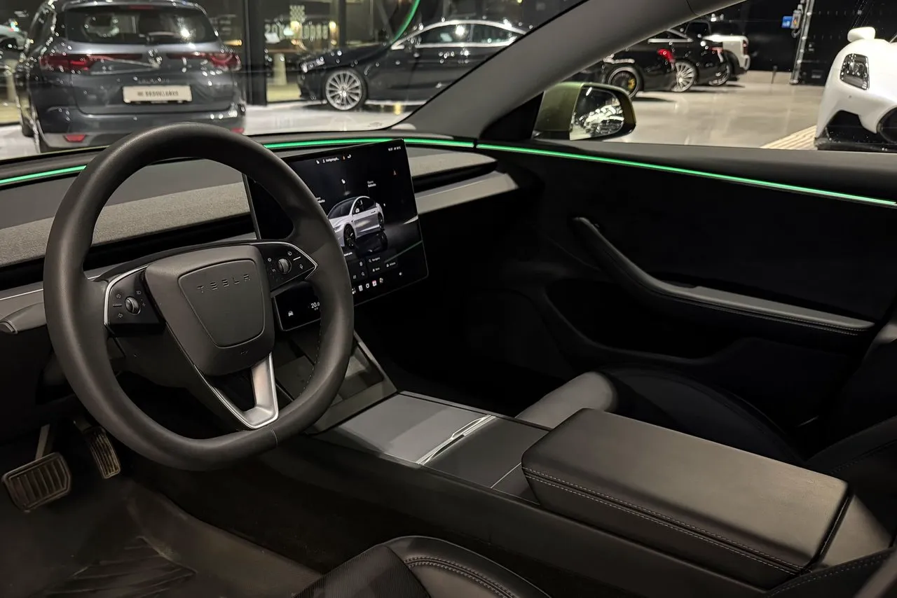 Tesla Model 3 bild 7