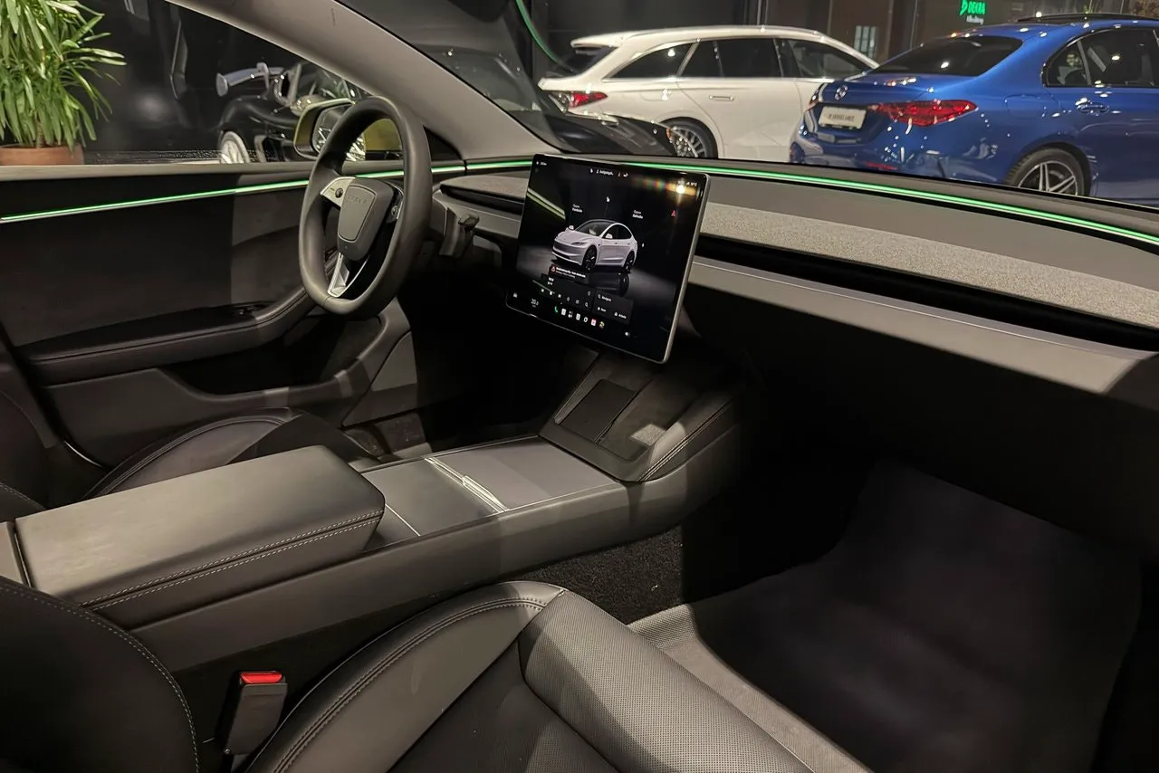 Tesla Model 3 bild 8