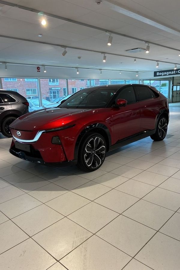 Mazda CX-6e 258 hk, 78 kWh, Takumi, svart interiör, 21tum fälgar - 2026