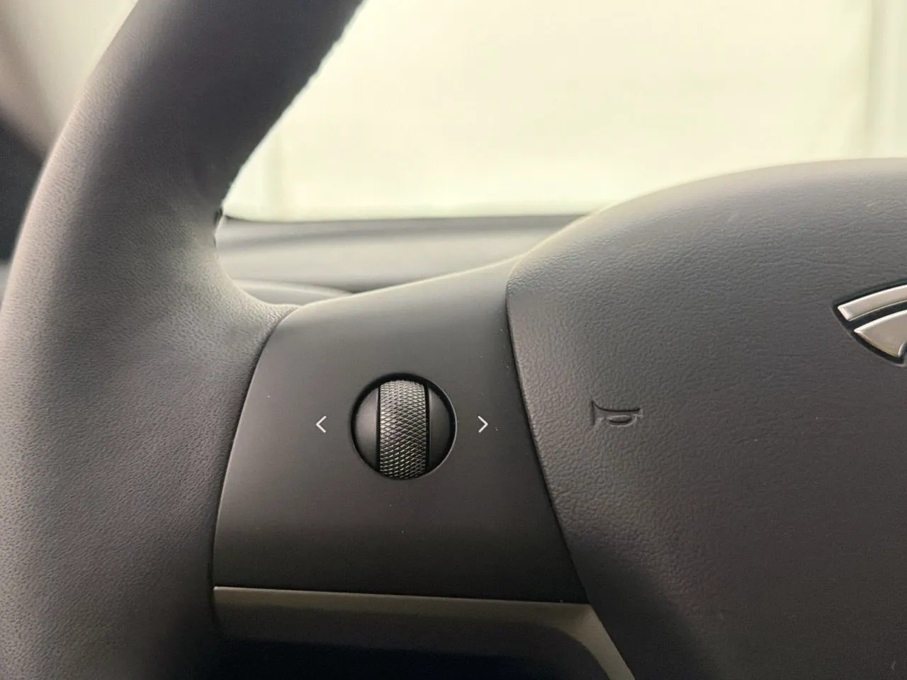Tesla Model 3 bild 23