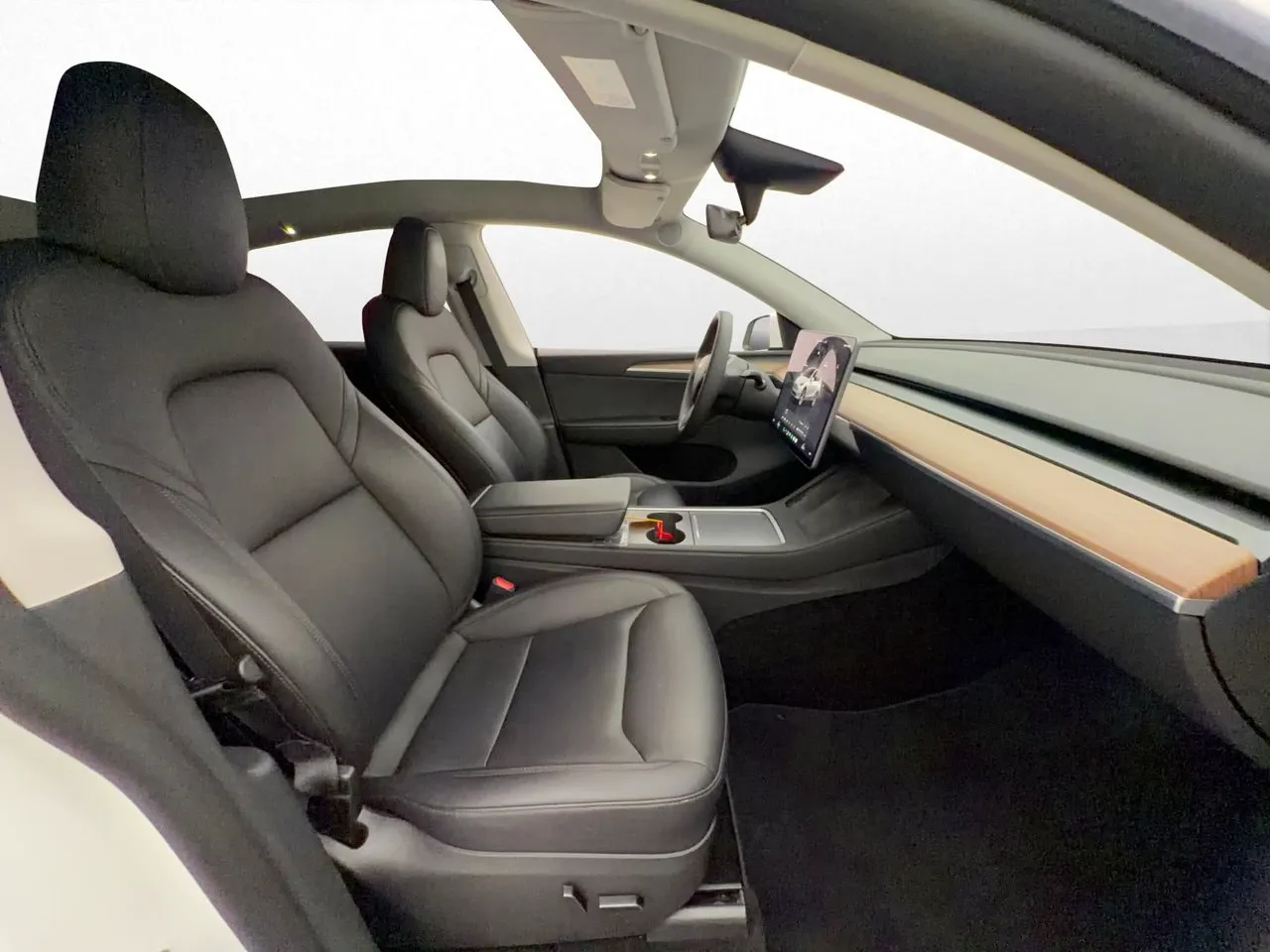 Tesla Model Y bild 18