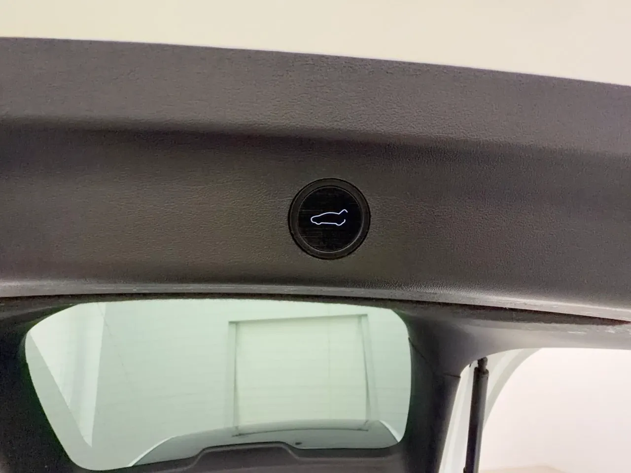 Tesla Model Y bild 22