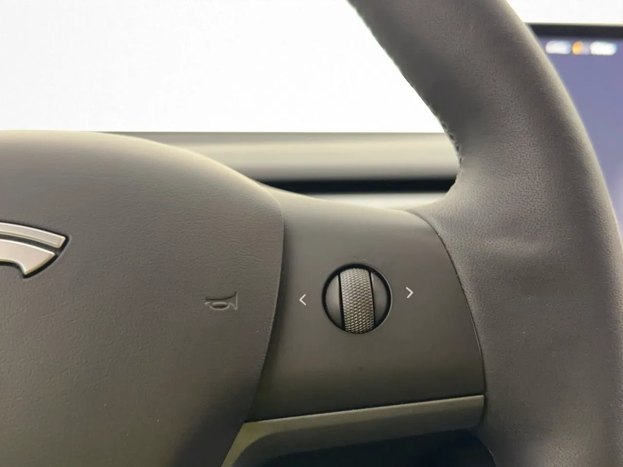 Tesla Model Y bild 32