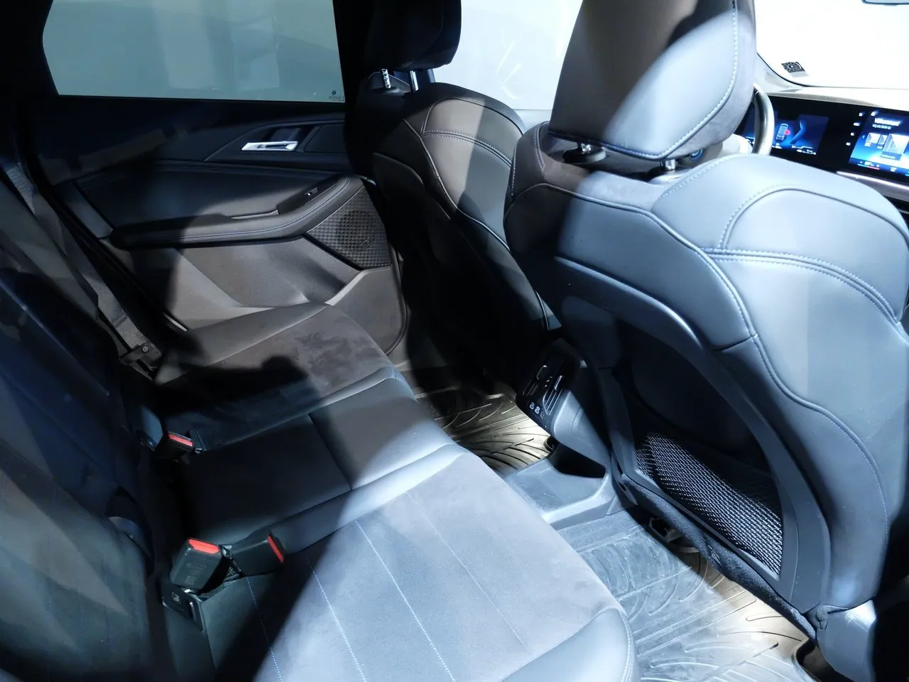 BMW 225 bild 8