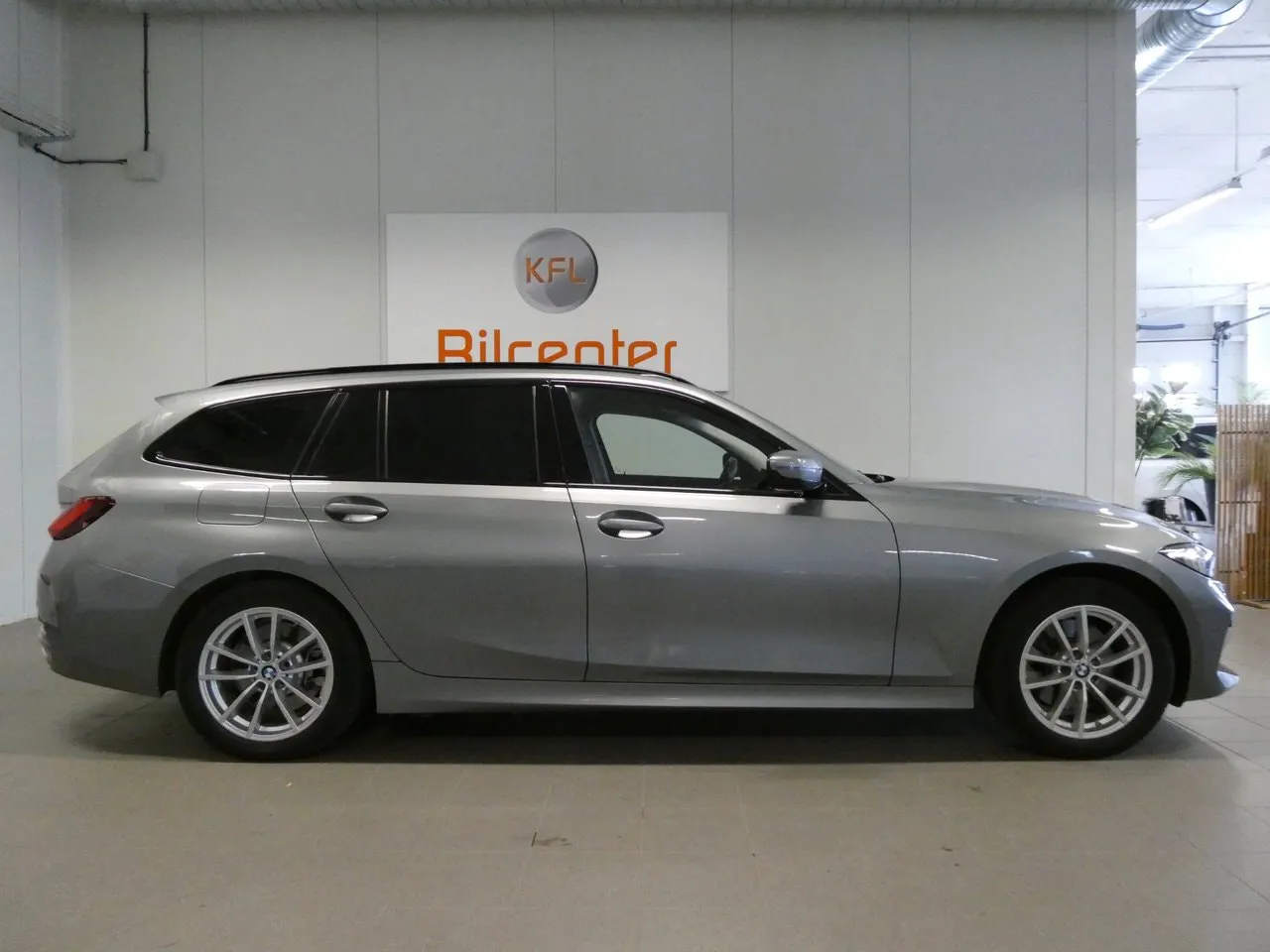 BMW 330 bild 8