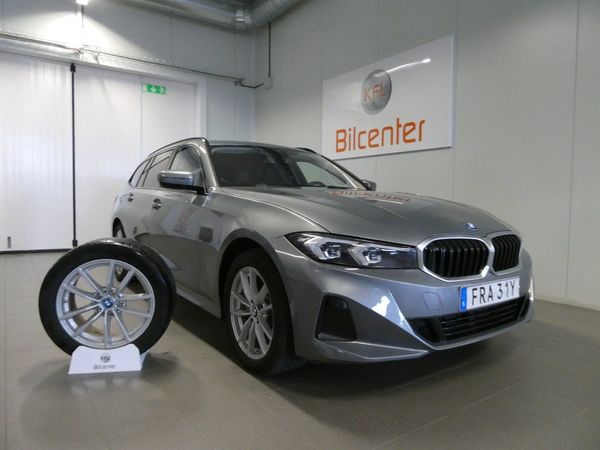 BMW 330 e xDrive Aut-Drag-Navi-Widescreen-Carplay-SoV - 2024