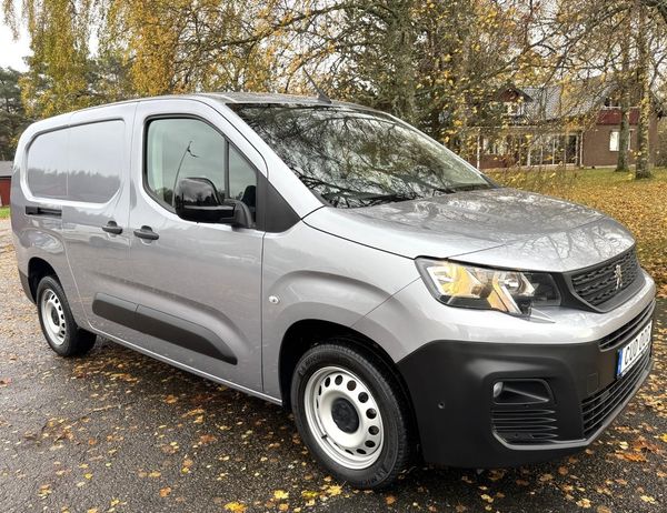 Peugeot Partner 130 HDI Långt Skåp L2, 3-sitsig, Dieselvärmare & Drag - 2023