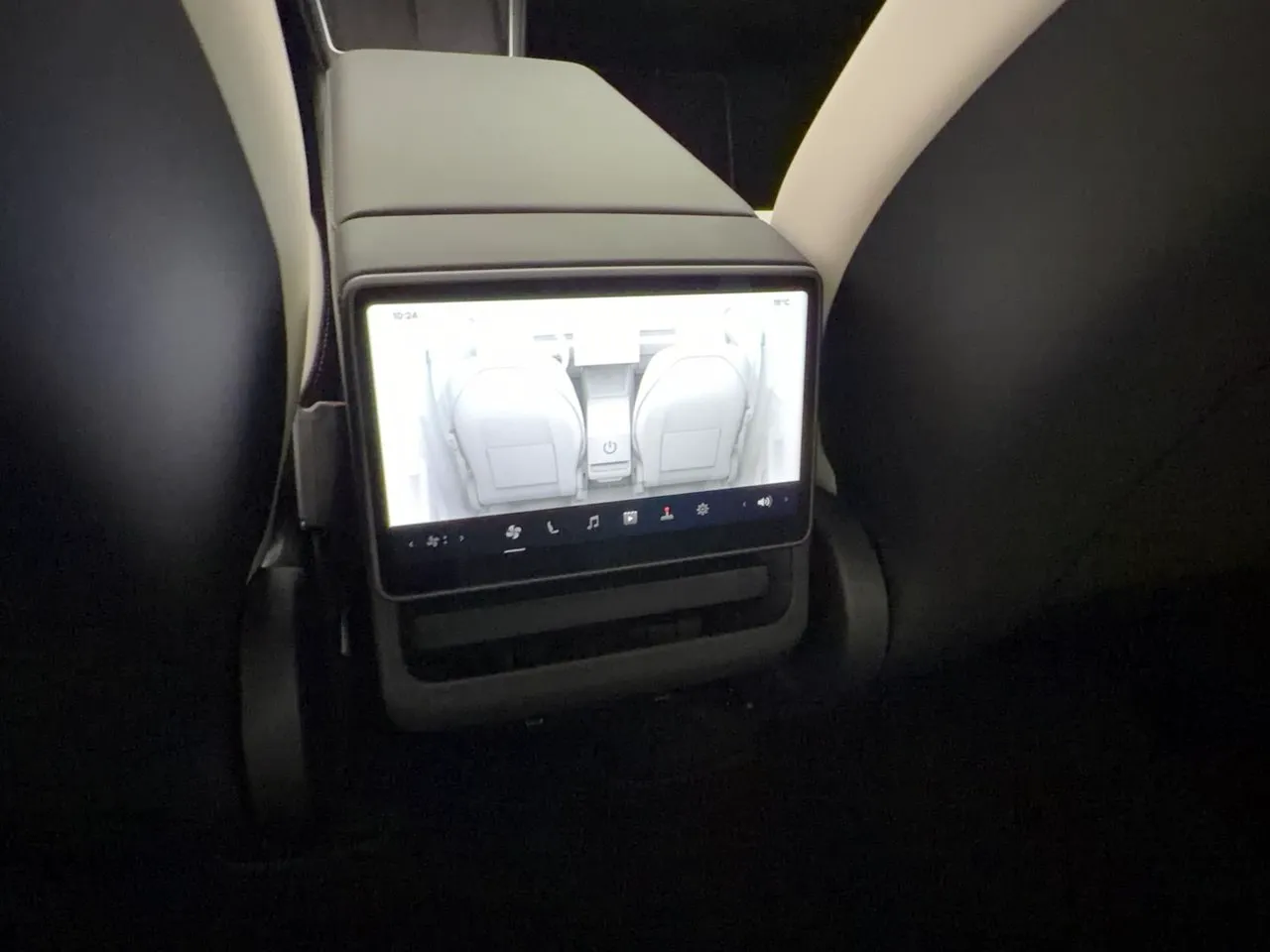 Tesla Model Y bild 27