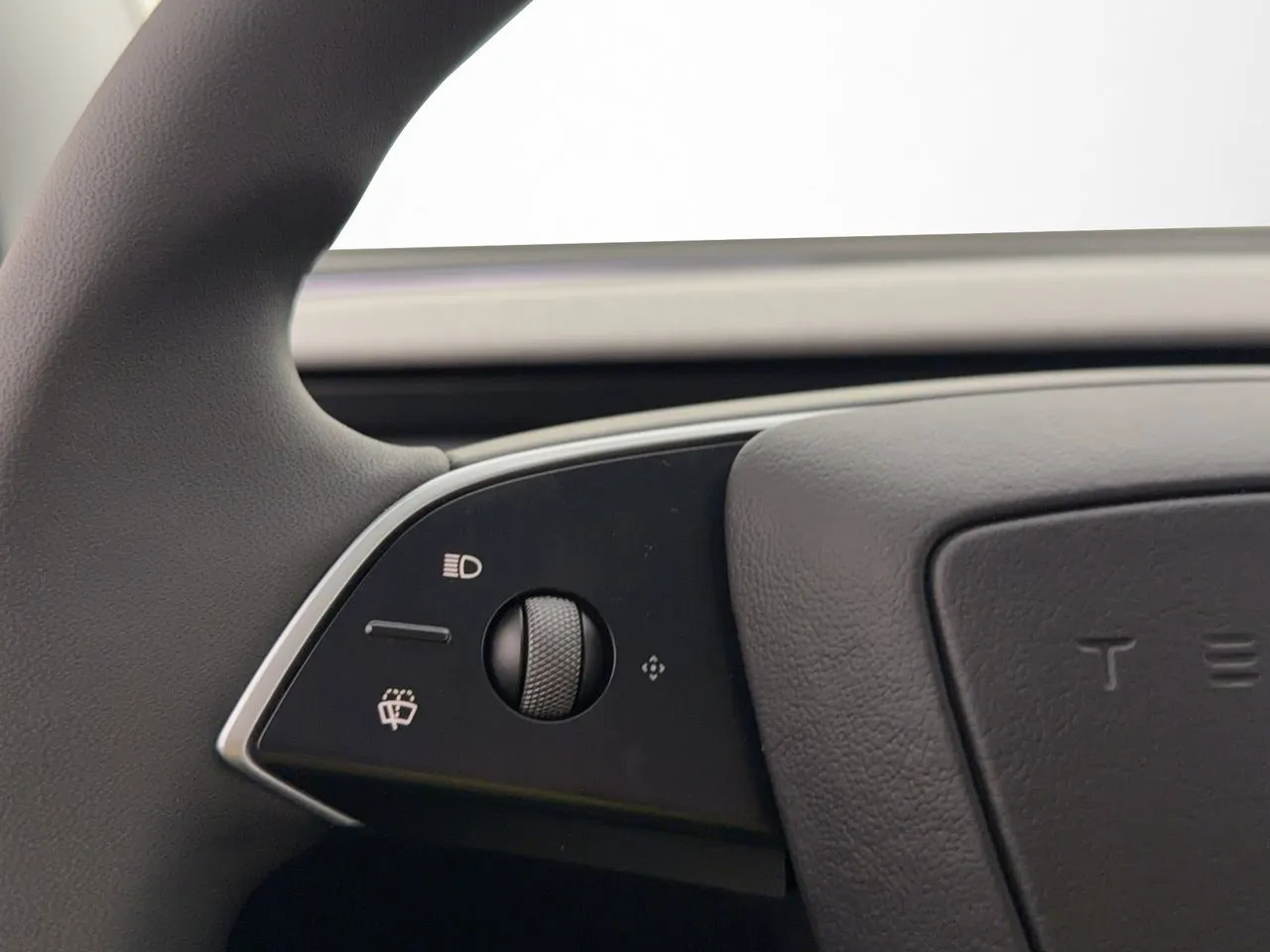 Tesla Model Y bild 18