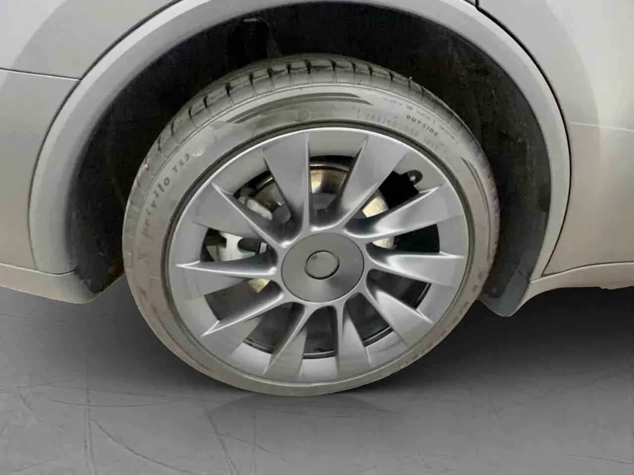 Tesla Model Y bild 35