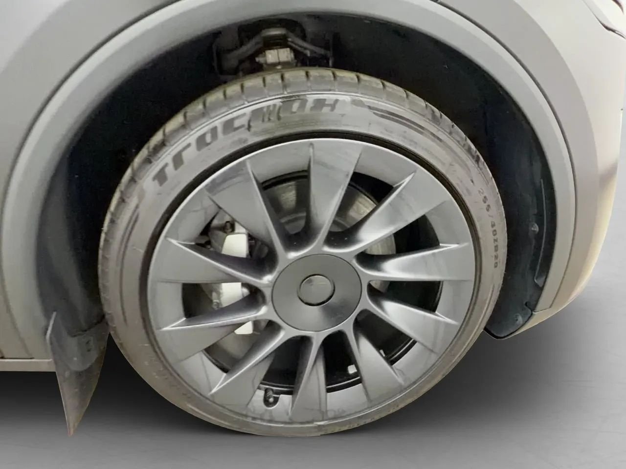 Tesla Model Y bild 36