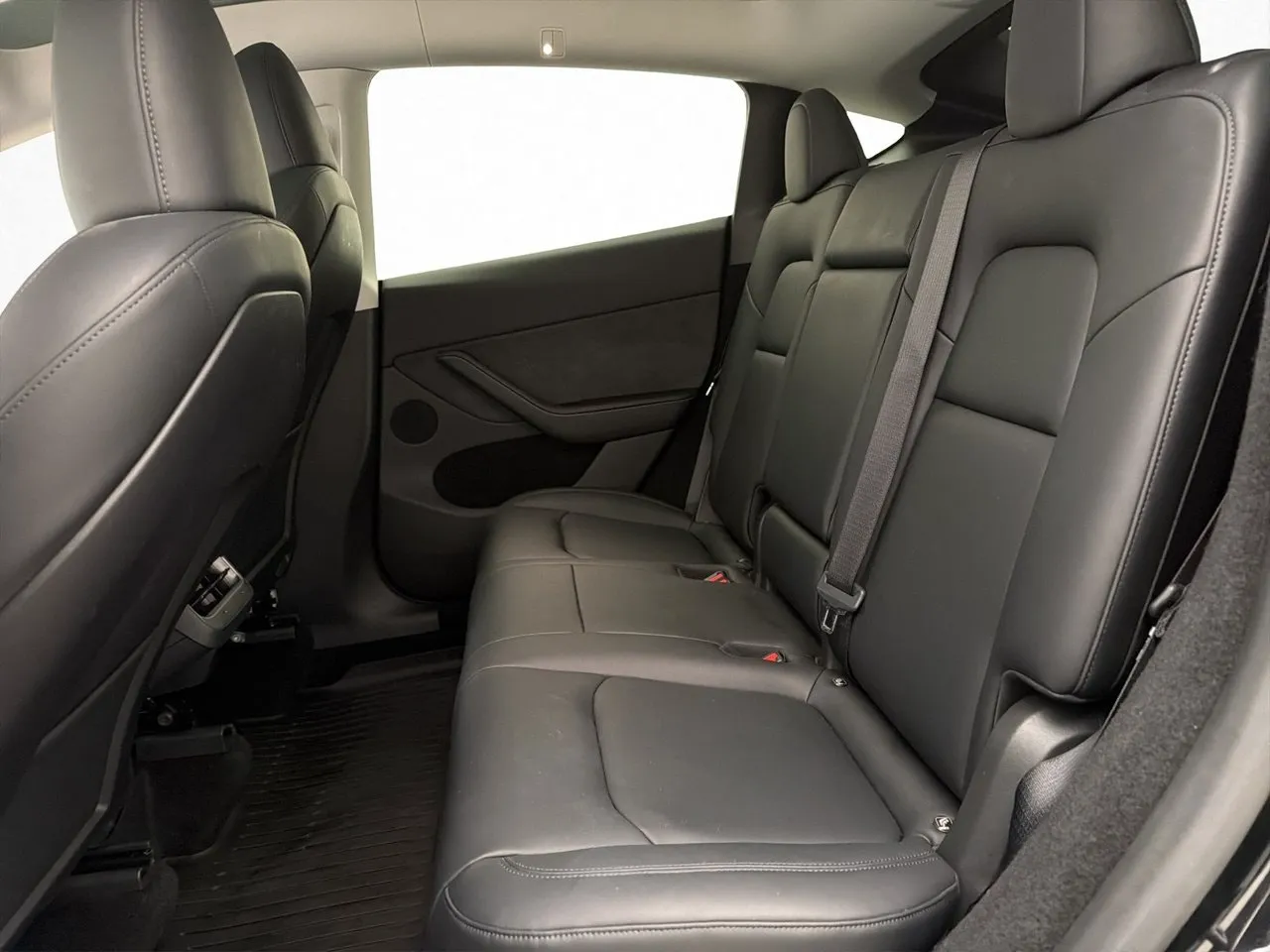 Tesla Model Y bild 30