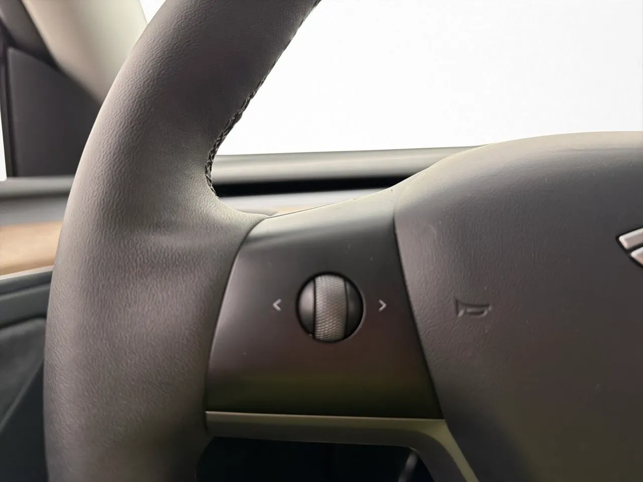 Tesla Model Y bild 17