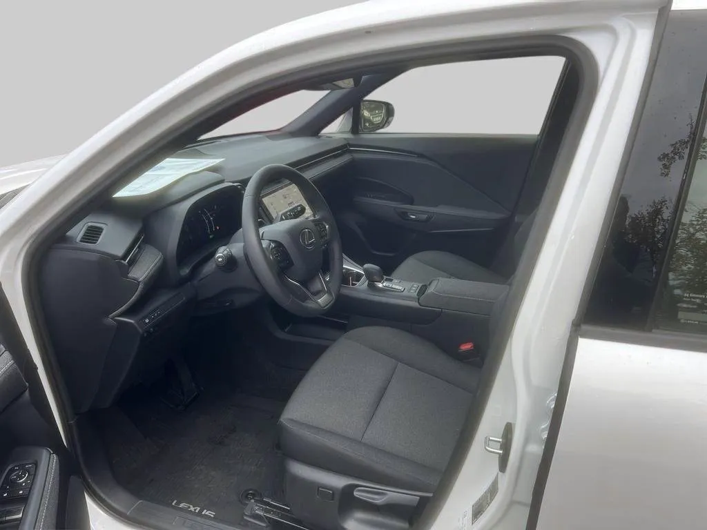 Lexus LBX bild 6