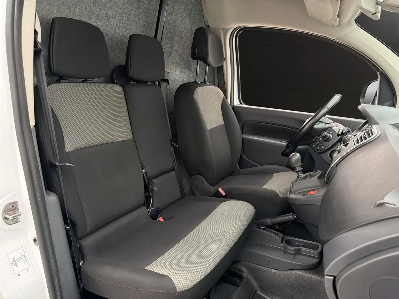 Nissan NV250 bild 24