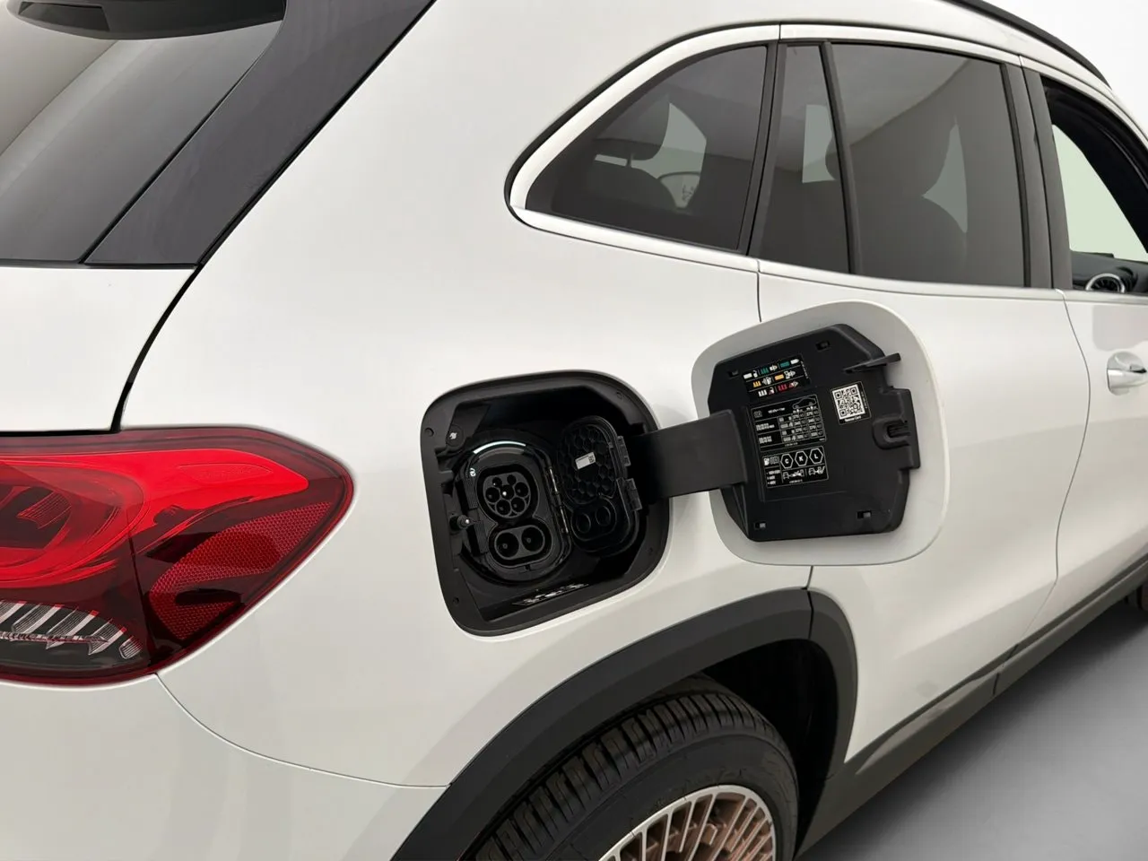 Mercedes EQA300 bild 33