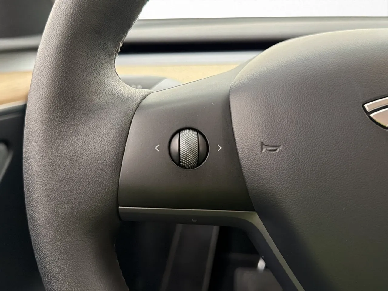 Tesla Model Y bild 16
