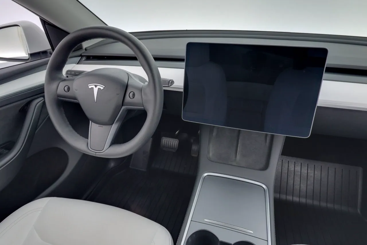 Tesla Model Y bild 15