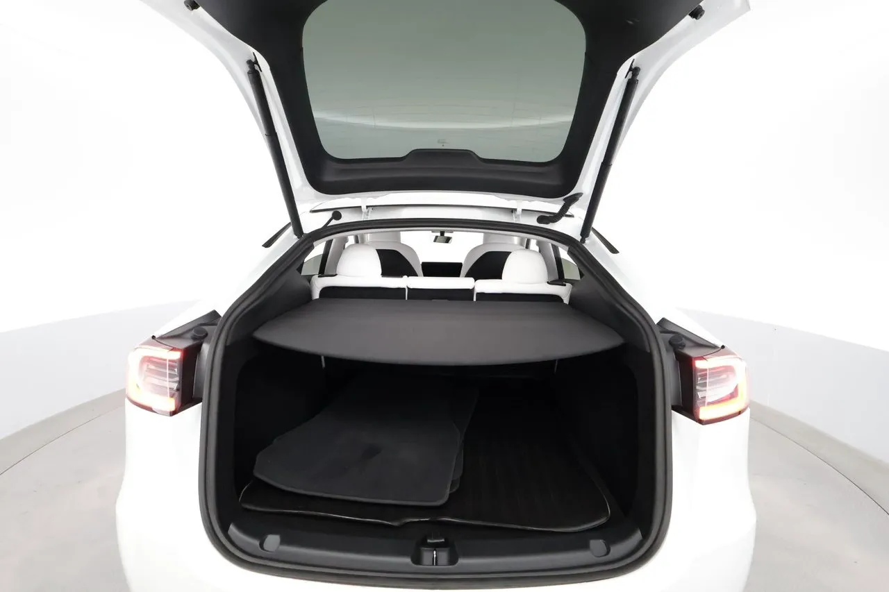 Tesla Model Y bild 25