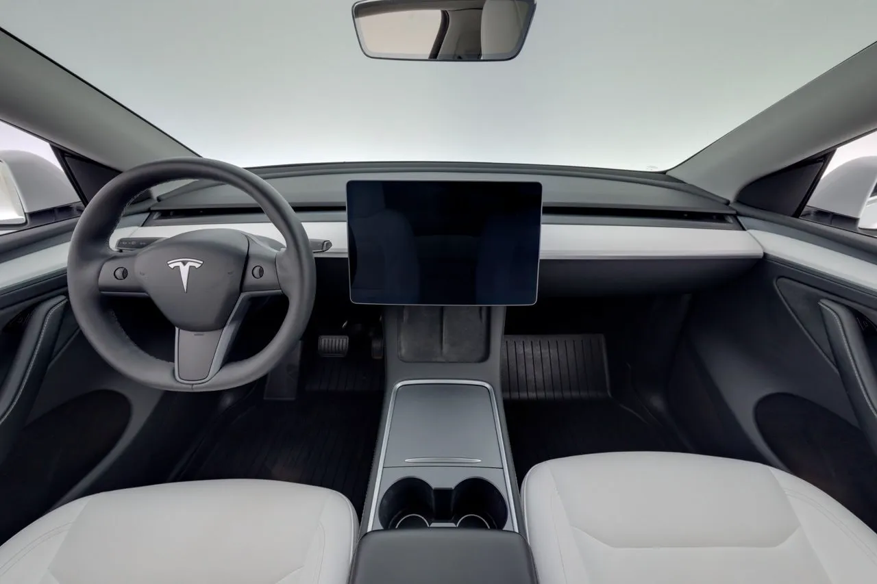 Tesla Model Y bild 13