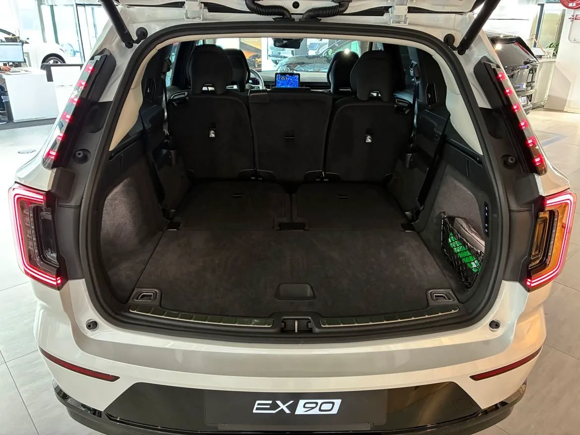 Volvo EX90 bild 16