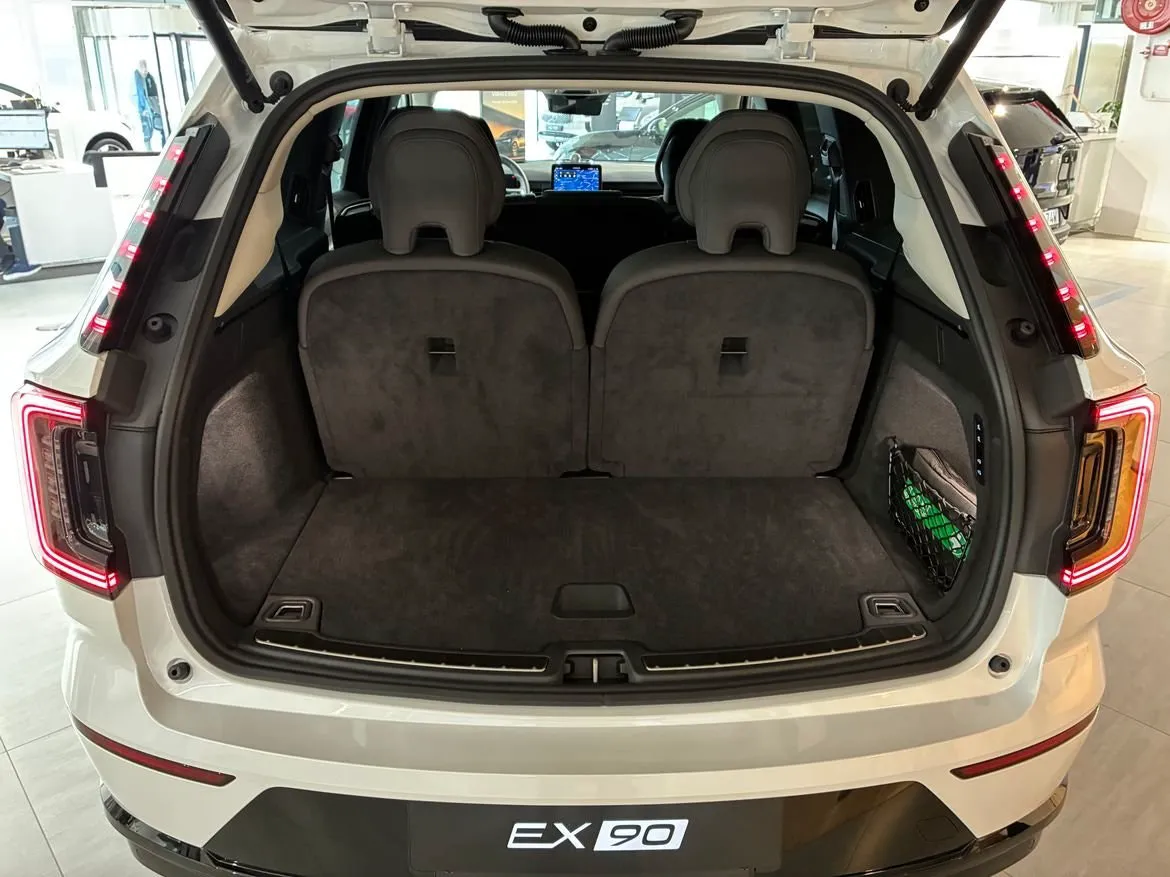 Volvo EX90 bild 17