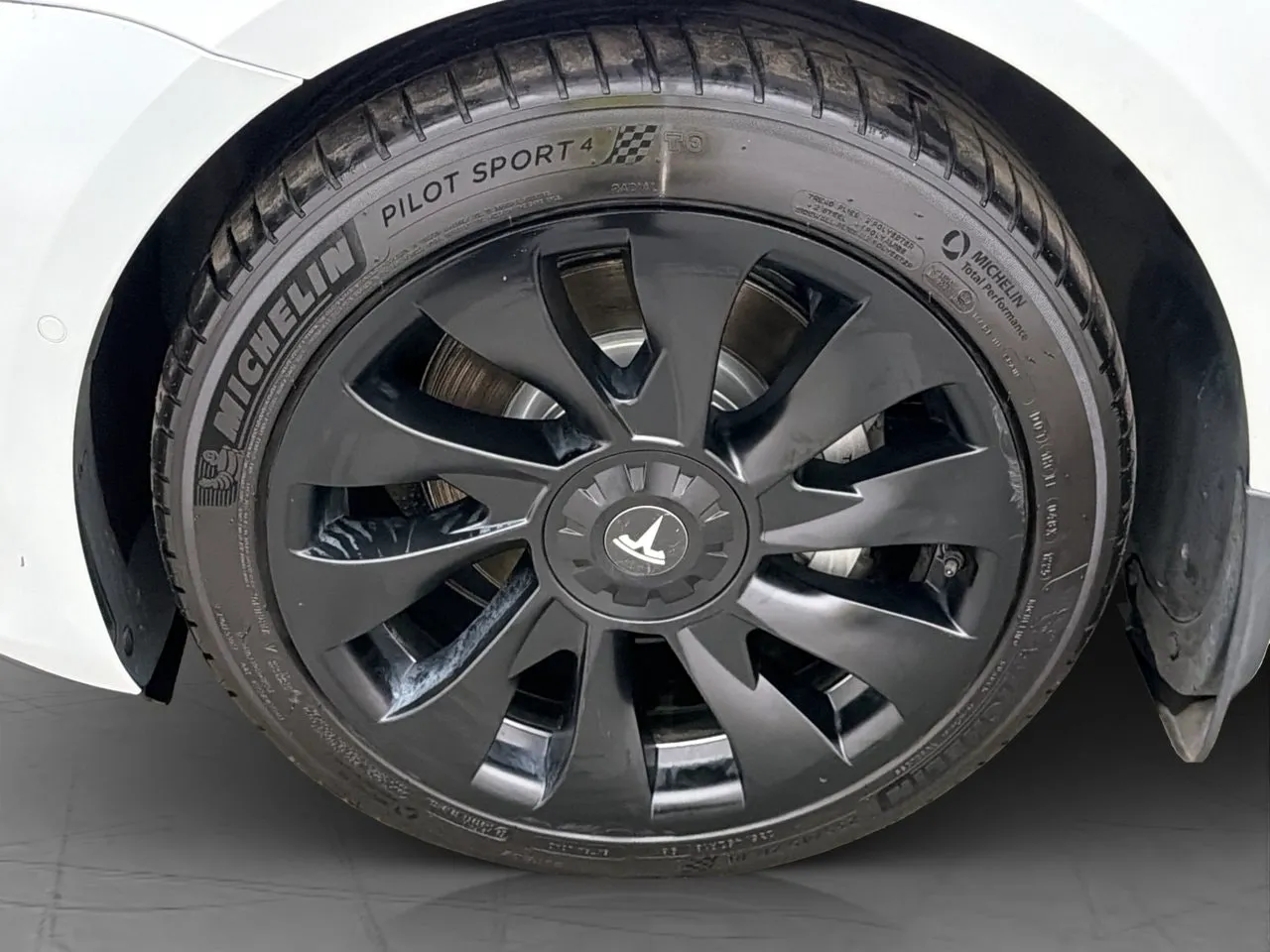 Tesla Model 3 bild 32