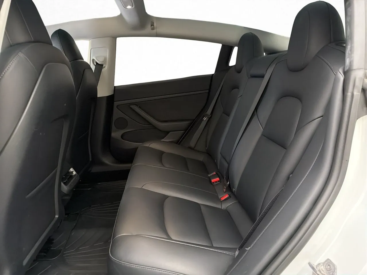 Tesla Model 3 bild 17