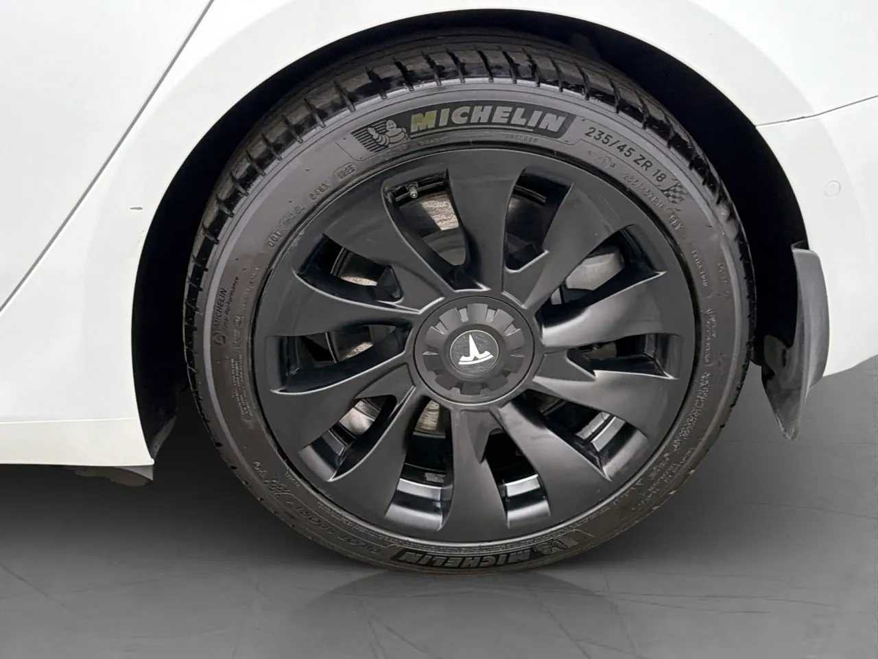Tesla Model 3 bild 33
