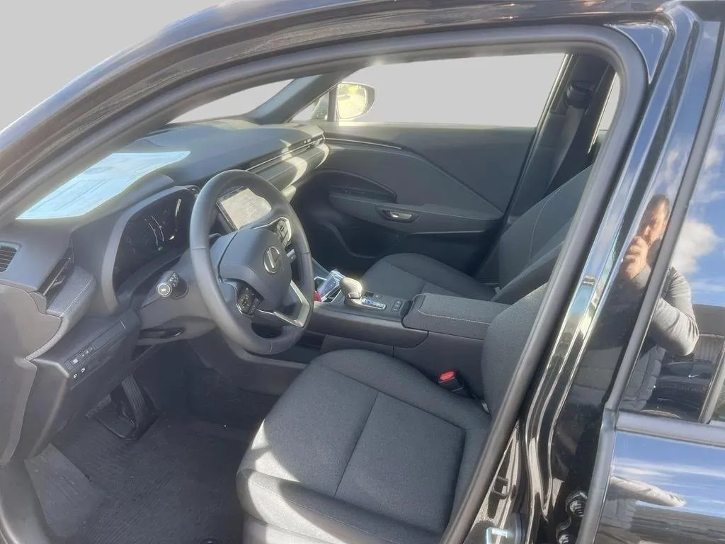 Lexus LBX bild 6