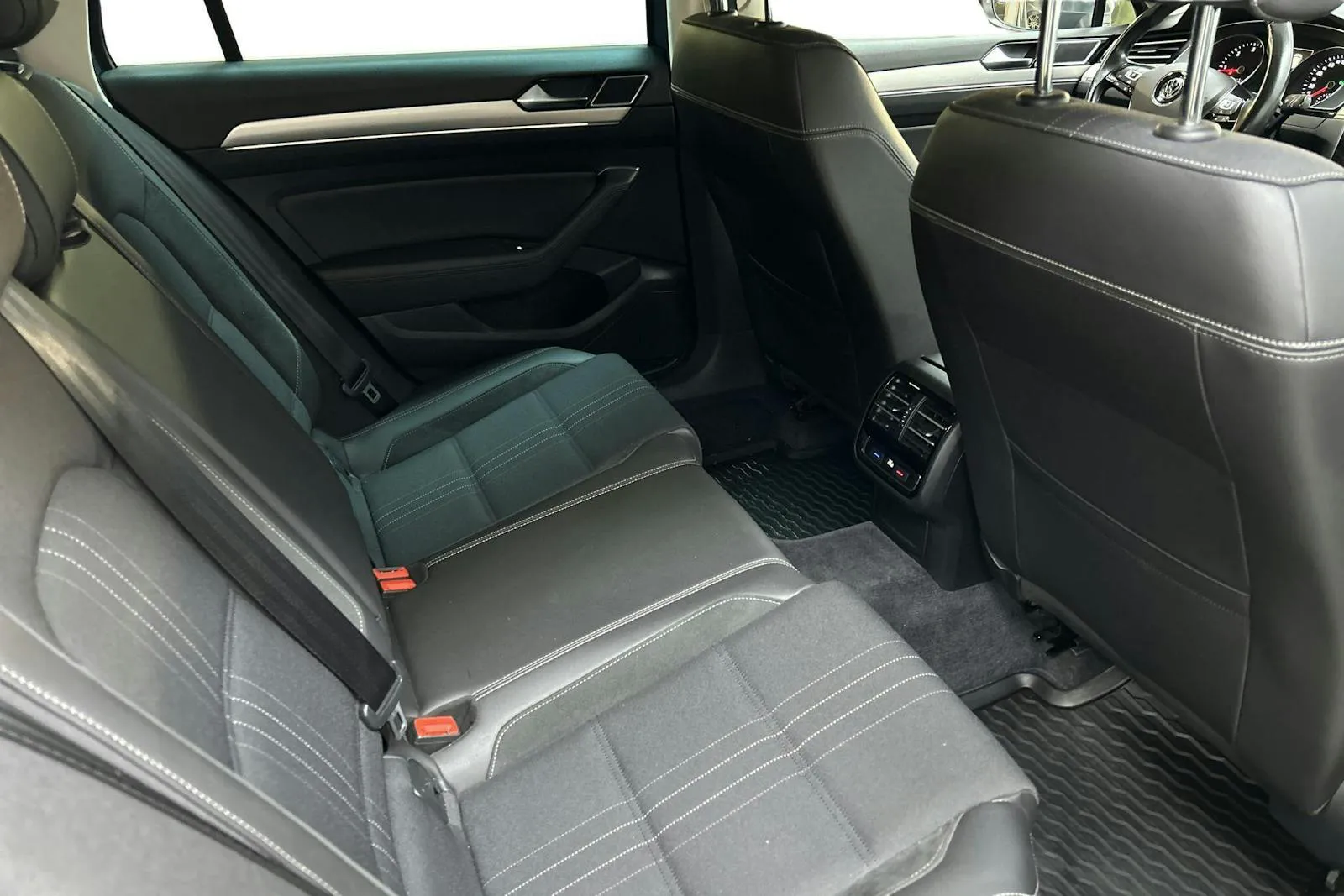 Volkswagen Passat bild 8