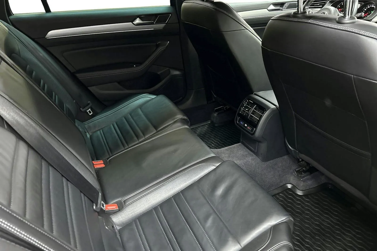 Volkswagen Passat bild 8
