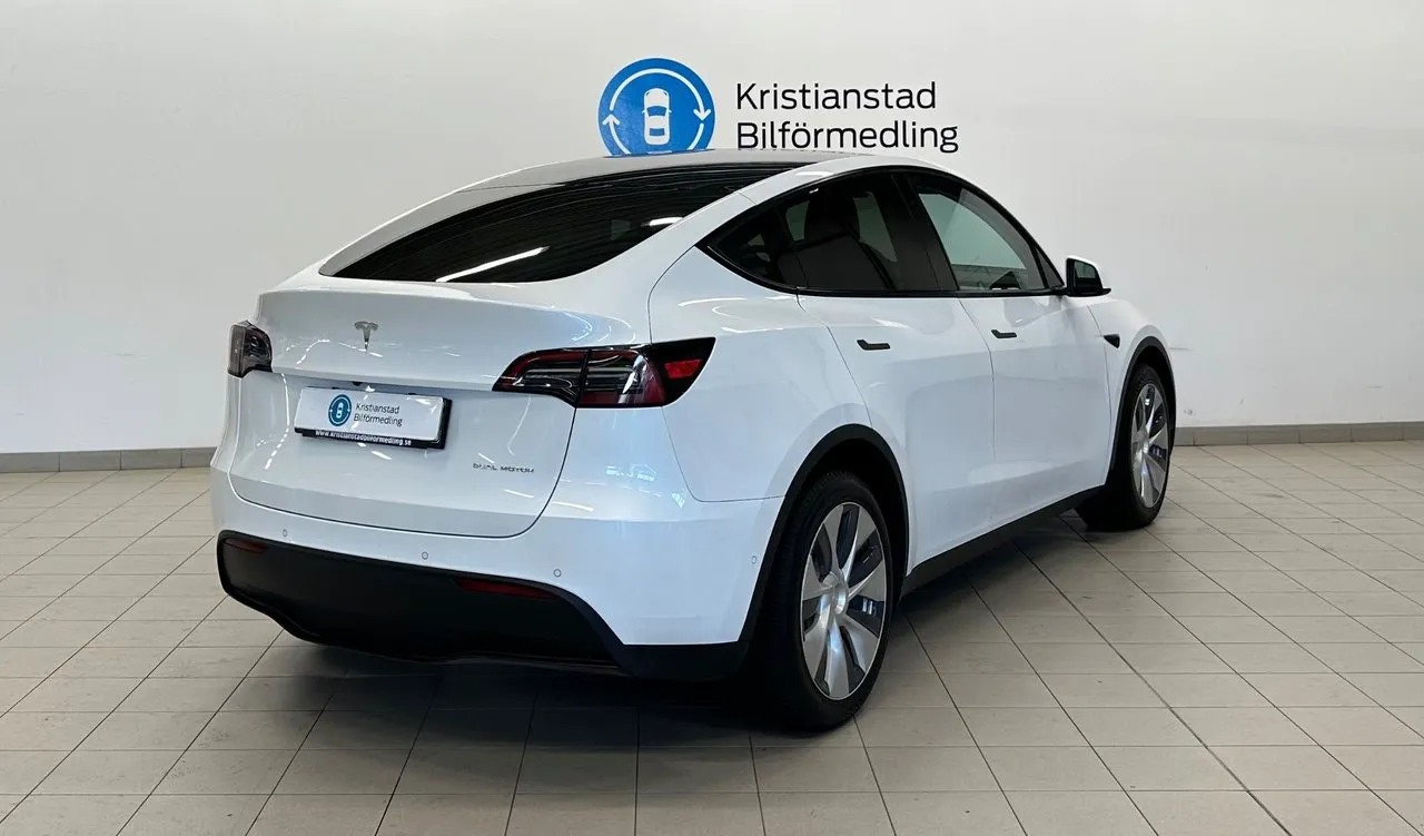 Tesla Model Y bild 8