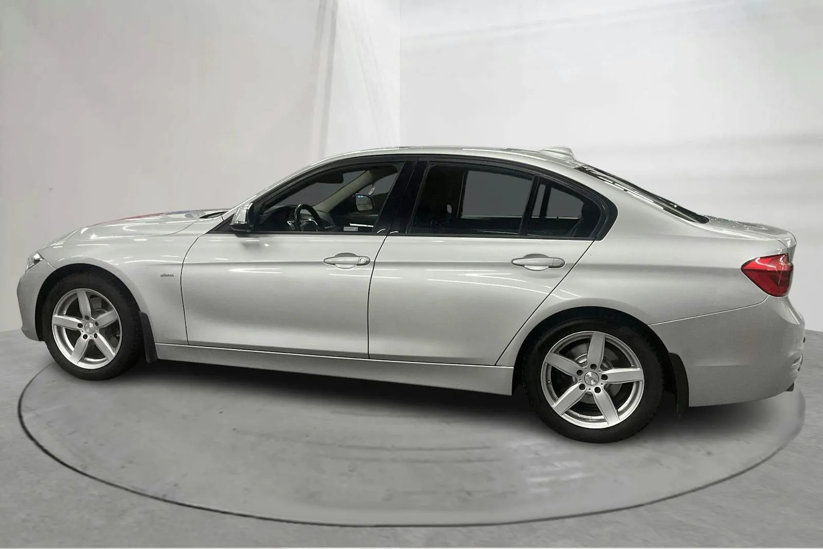 BMW 330 bild 2