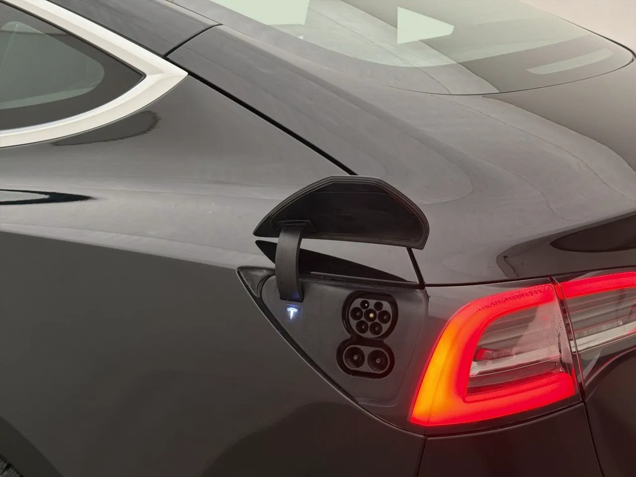 Tesla Model 3 bild 10