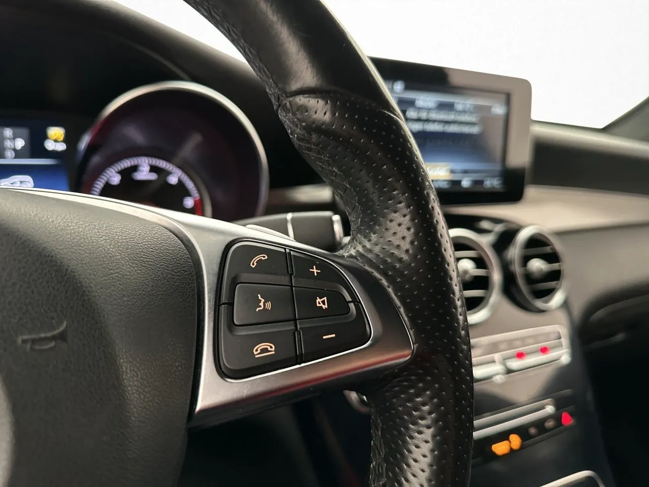 Mercedes GLC250 bild 22