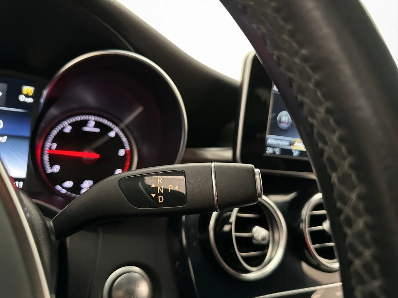 Mercedes GLC250 bild 23