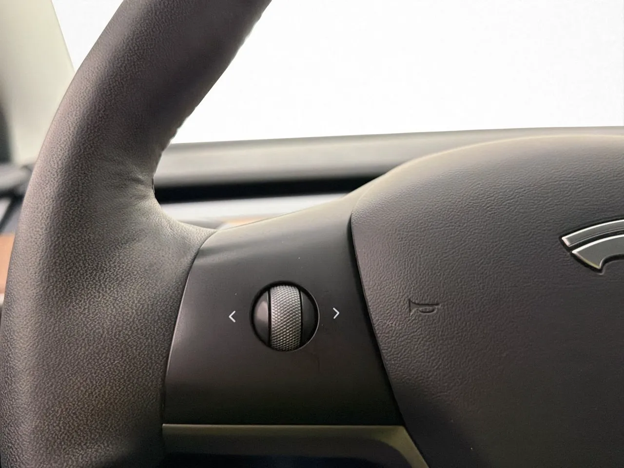 Tesla Model 3 bild 19