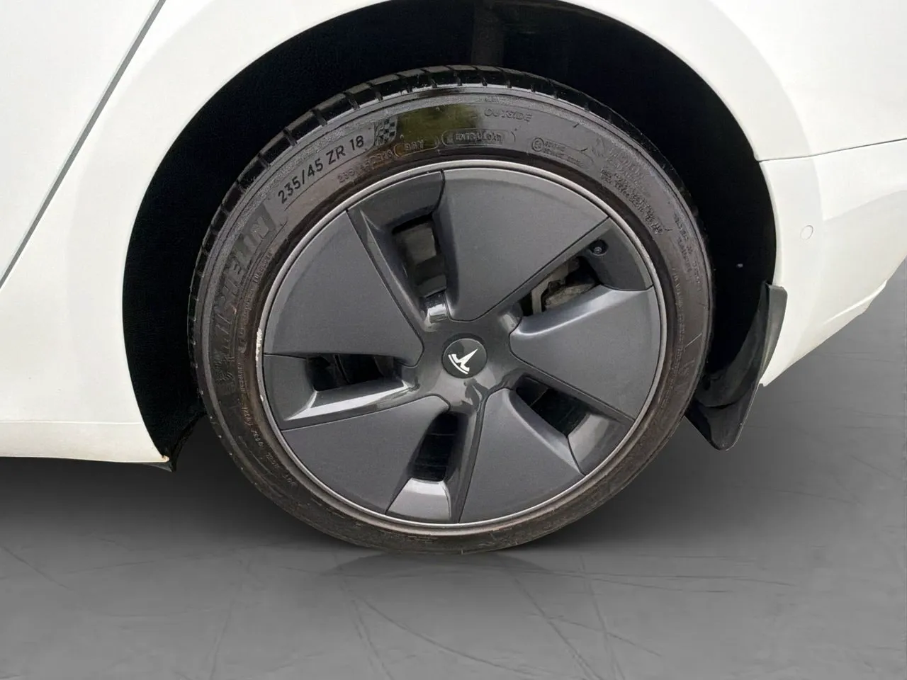 Tesla Model 3 bild 33