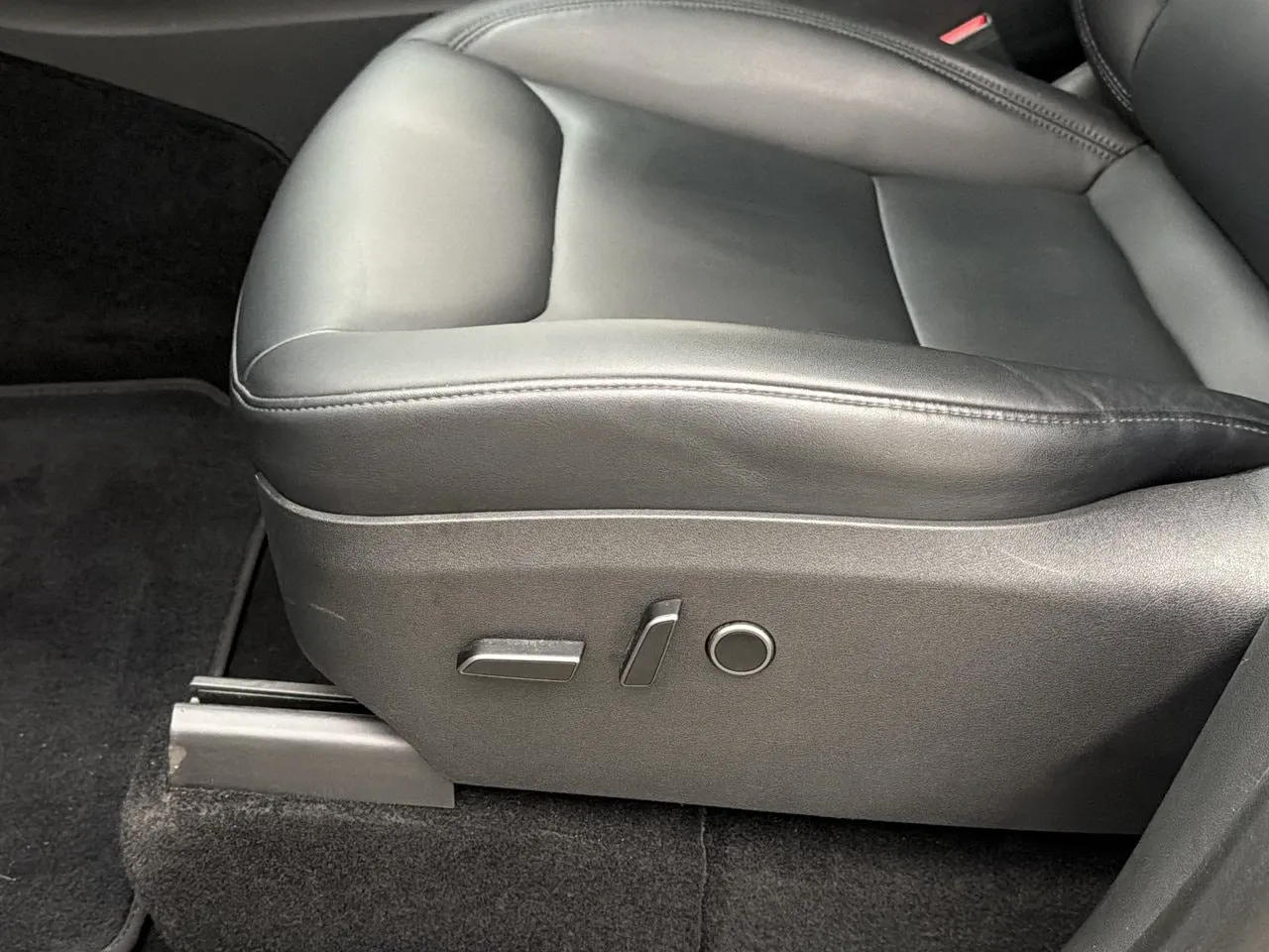 Tesla Model Y bild 16
